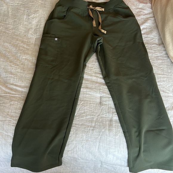 NWOT Figs Kade Moss Pants - Picture 2 of 5